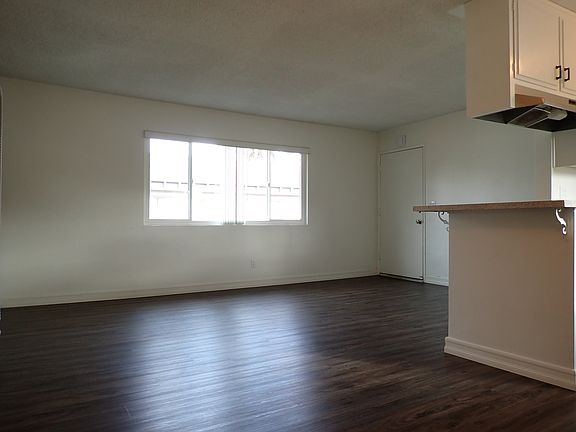 5th image of 176 Cecil Pl #B