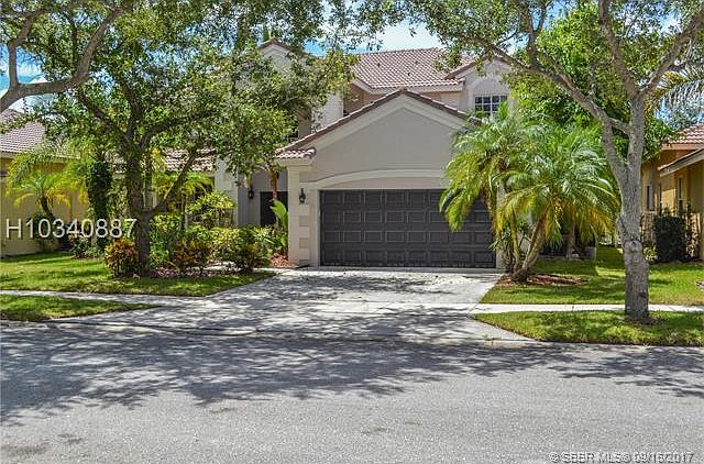 1st image of 805 Crestview Cir