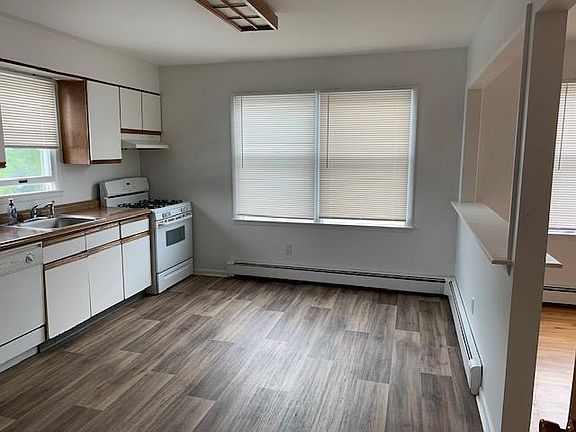 5th image of 165 Woodside Ave E #2