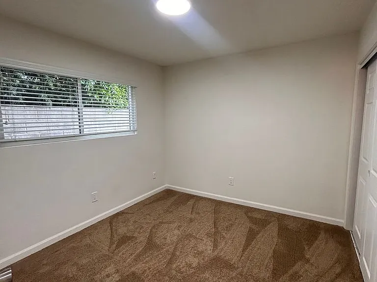 11809 Birch Ave — Photo 19
