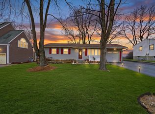 18 Cardinal Dr, Poughkeepsie, NY 12601