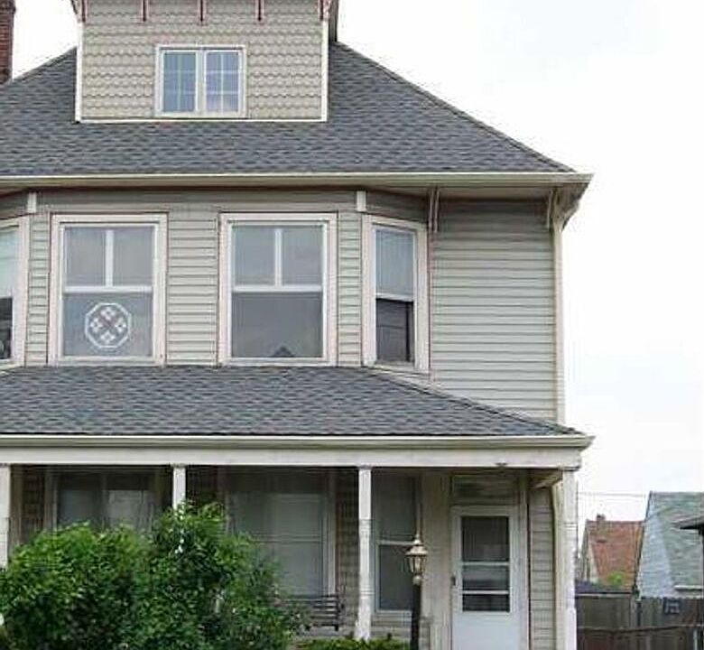 1st image of 1630 Woodlawn Ave APT 2