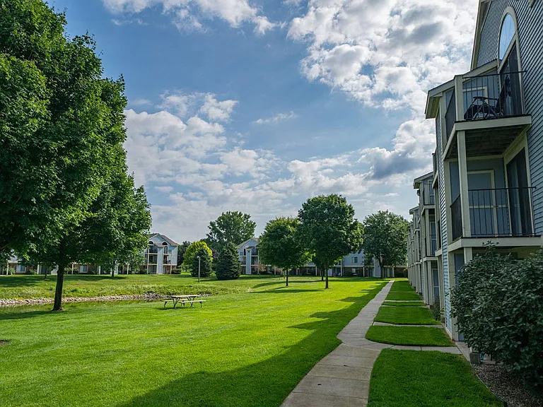 Arbor Lakes Apartments — Photo 36