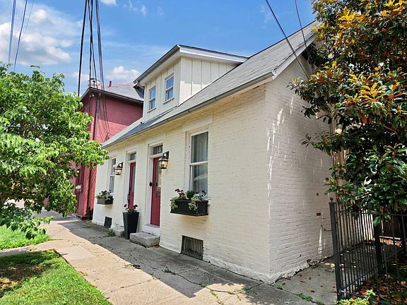 4th image of 145 E Kossuth St #145