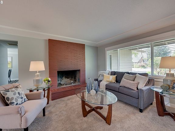 4th image of 842 SE 24th Ave