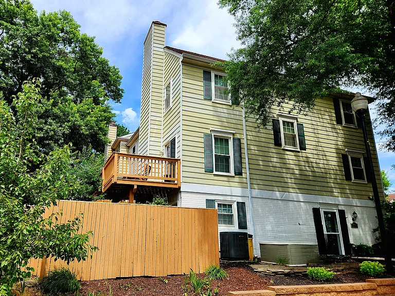 1496 Lowell Ct — Photo 2