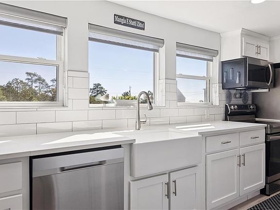 3rd image of 1900 Jenkins Neck Rd