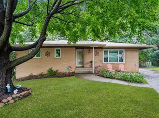 3629 Oakcrest Dr, Des Moines, IA 50310