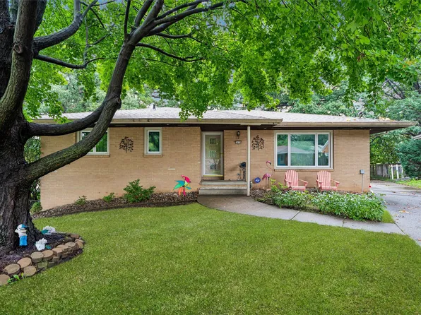 3629 Oakcrest Dr, Des Moines, IA 50310