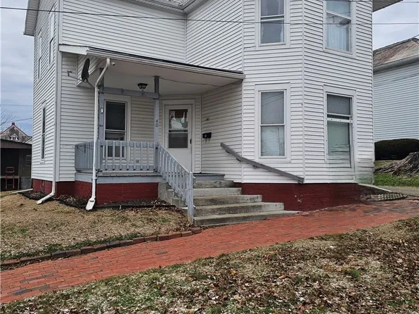 40 N 9th St, McConnelsville, OH 43756