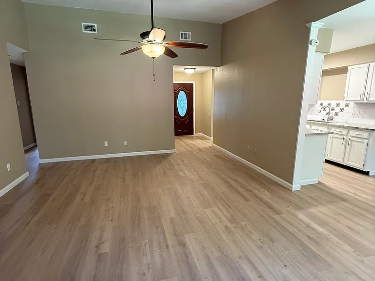 2704 Crownspoint Dr — Photo 13