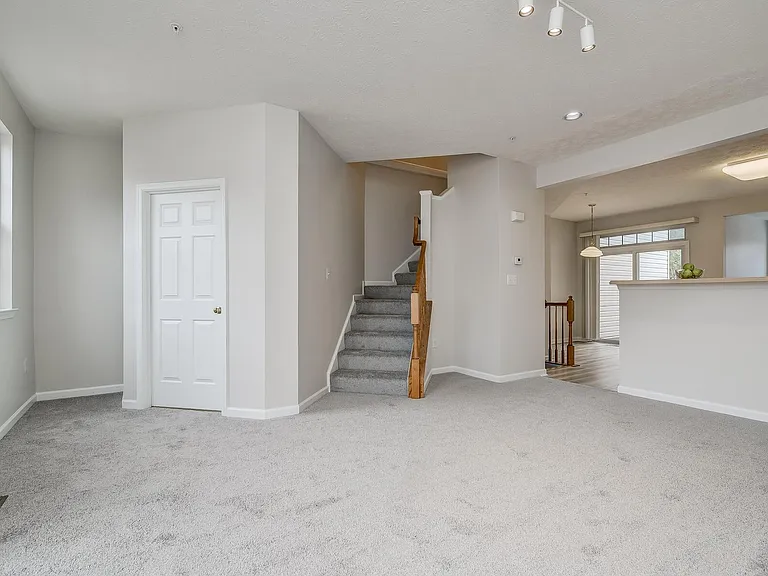 1432 Pangbourne Way — Photo 8
