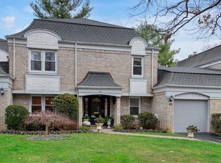 45 Fairway Dr #45, Manhasset, NY 11030
