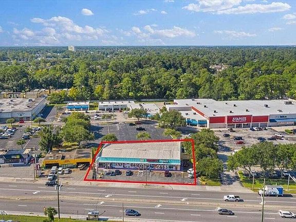 3rd image of 5804 Beach Blvd
