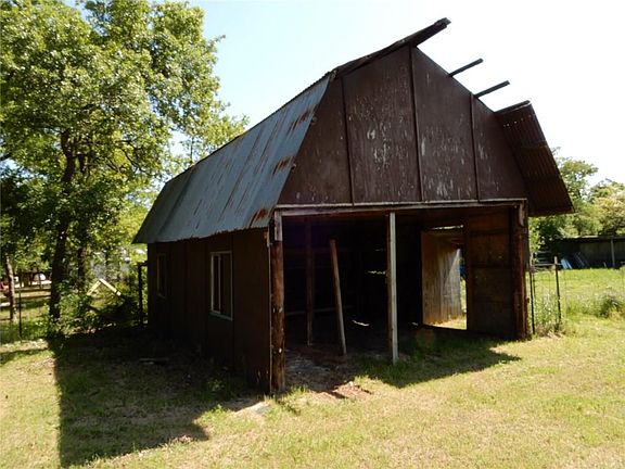 4th image of 2528 Birch Ln