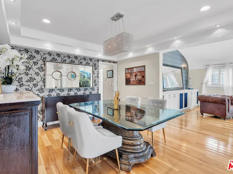 326 N Doheny Dr — Photo 5
