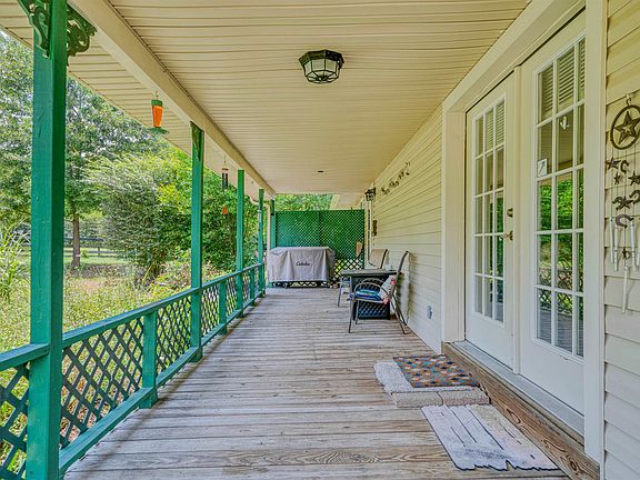5th image of 1942 Crabapple Rd