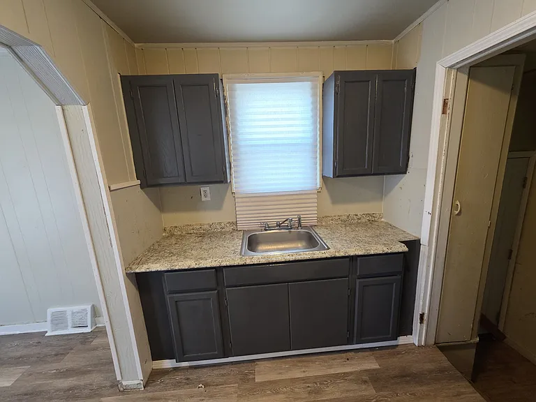 8461 Plainview Ave — Photo 12