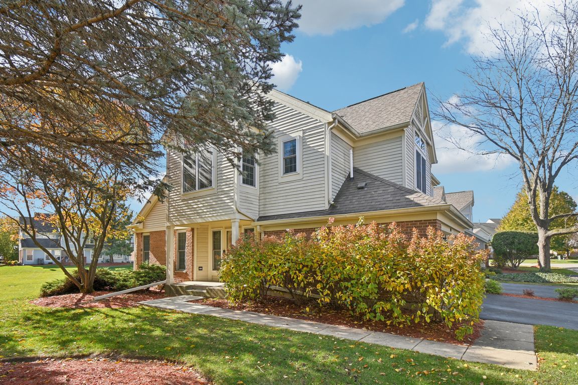 71 Ione Dr-S3010-001.jpg