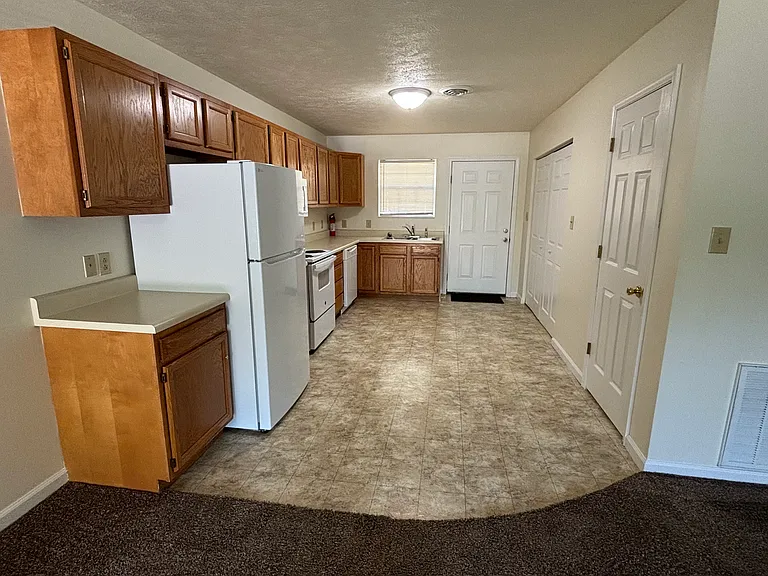 1942 Hudspeth Rd #6 — Photo 9