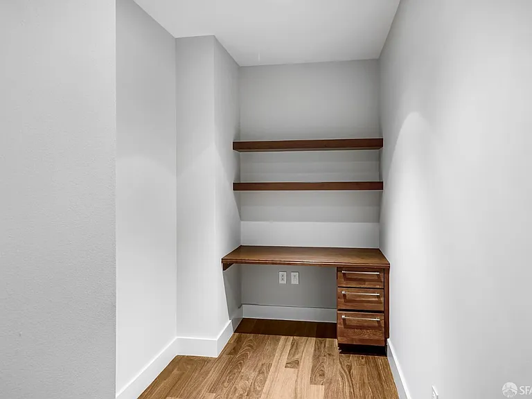 420 Bay St #A — Photo 10