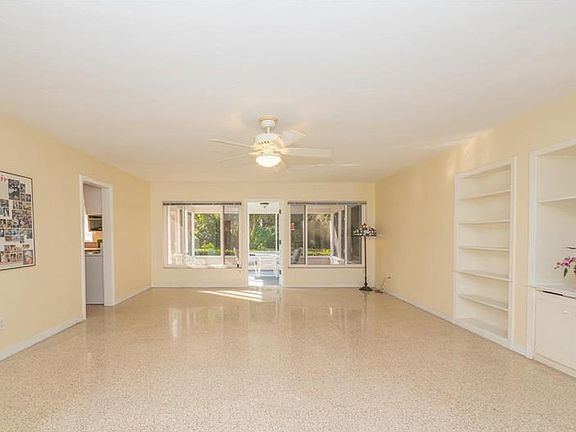 5th image of 432 N Shore Dr