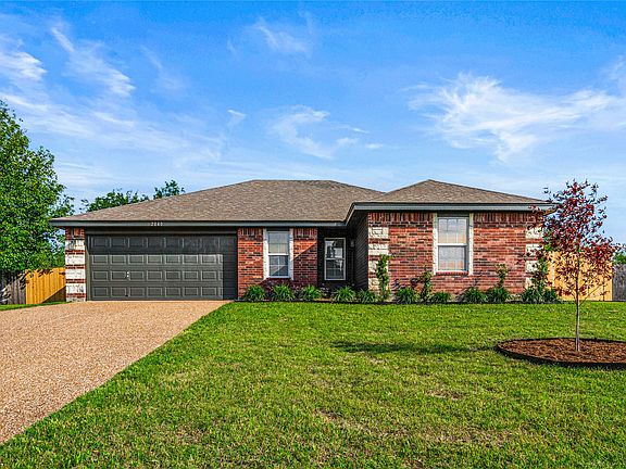 3rd image of 2040 Comal St