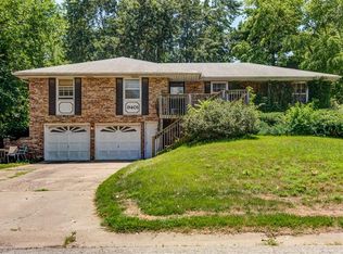 9401 Sycamore Ct, Kansas City, MO 64138