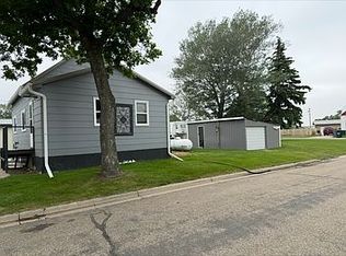 225 5th St W, Harvey, ND 58341