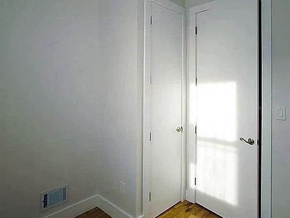 5th image of 257 Cooper St APT 1B
