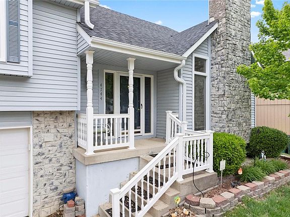 2nd image of 4744 Chouteau St