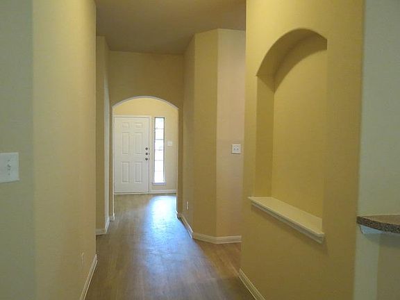 3rd image of 410 Paradise Ln