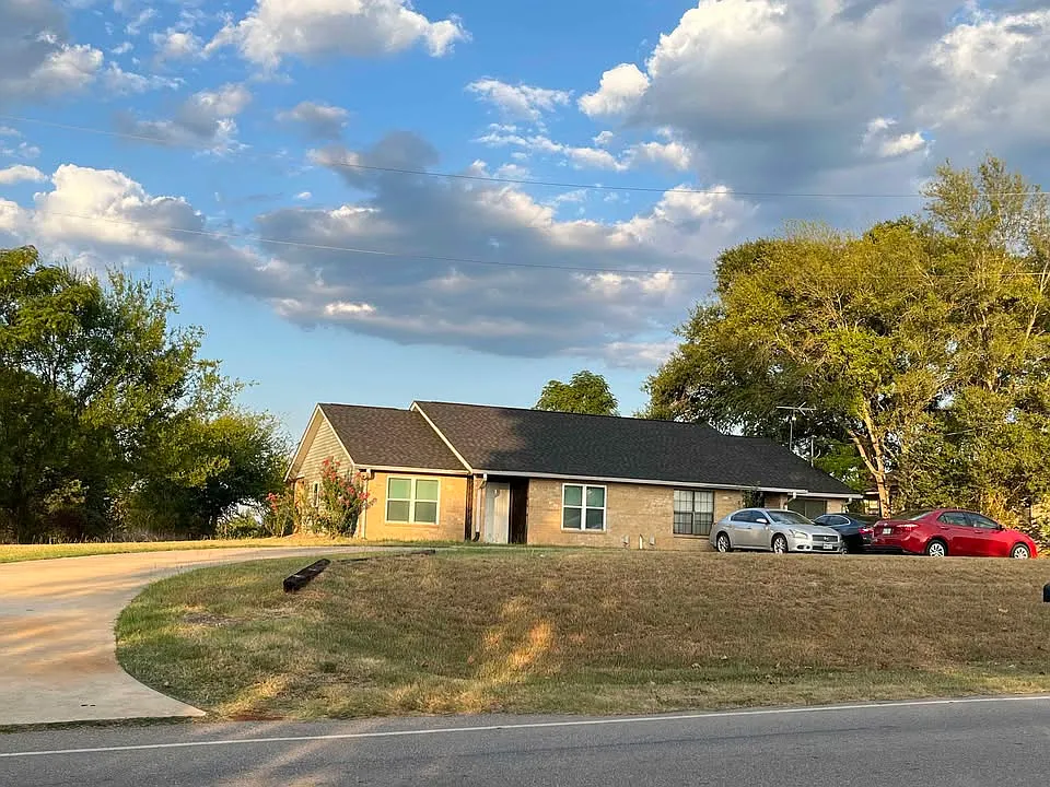 2 bed, 1200 sqft, $1,275 — Photo 1