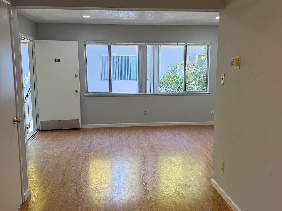 1729 G St #8