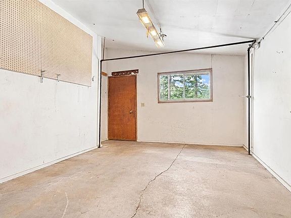 4th image of 1121 E 5th Ave