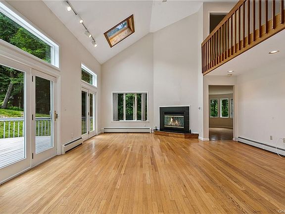 3rd image of 4 Tall Trees Ct