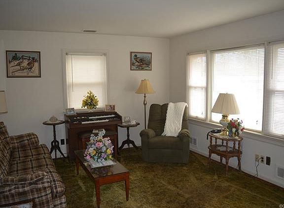 4th image of 403 Sherilyn Dr