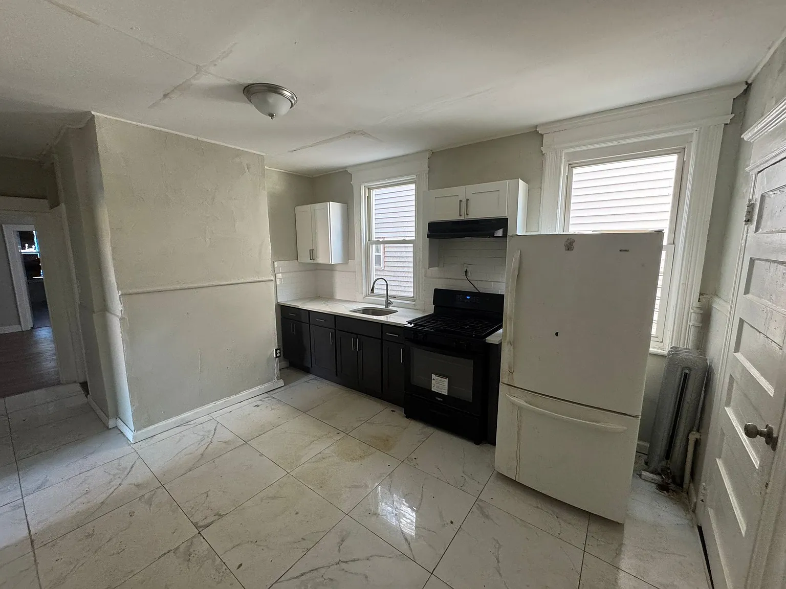 3 bed, $2,200 — Photo 1