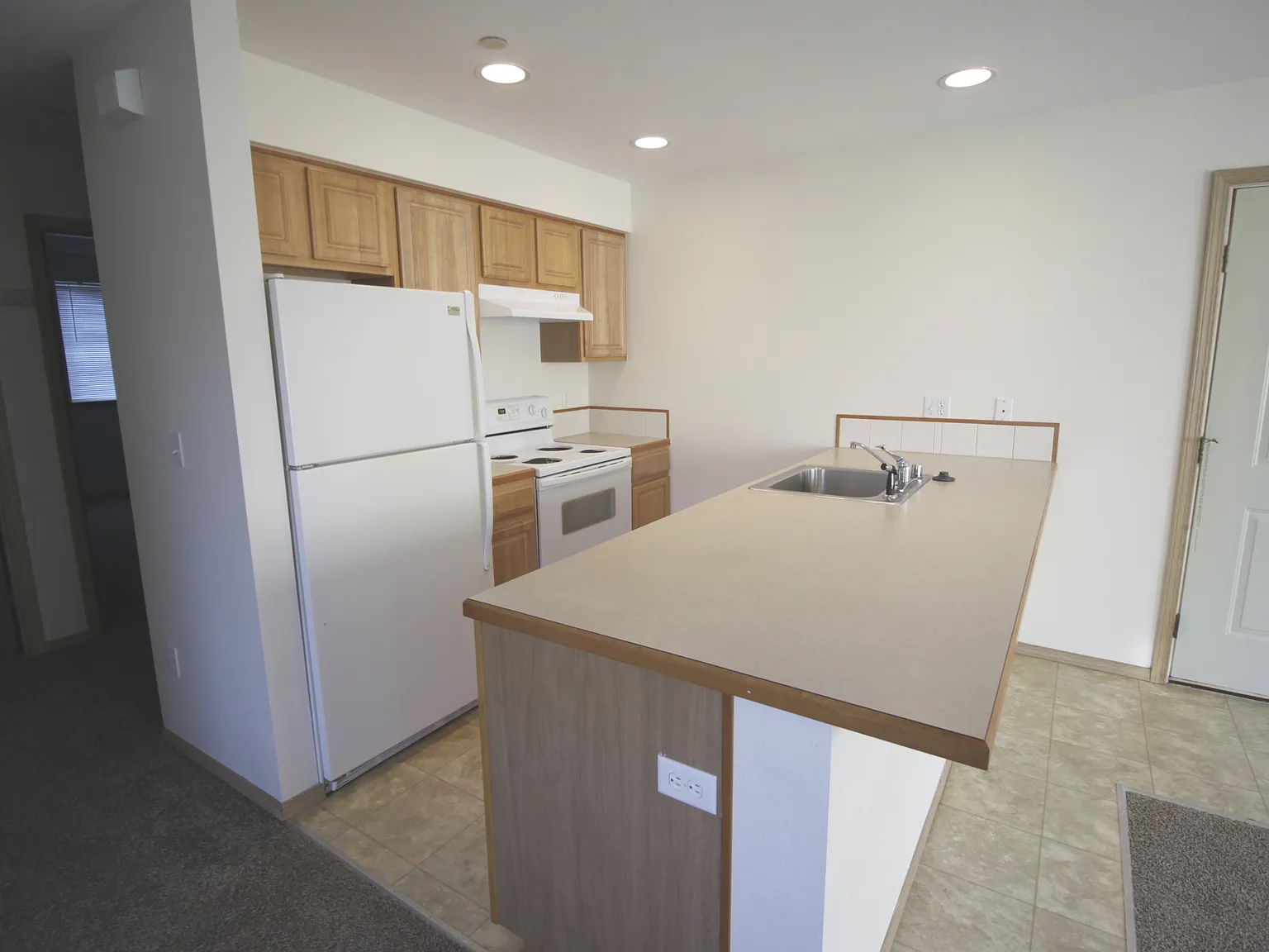2 bed, 1000 sqft, $1,775 — Photo 2