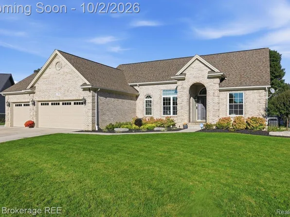 5353 Sequoia Ct, Grand Blanc, MI 48439