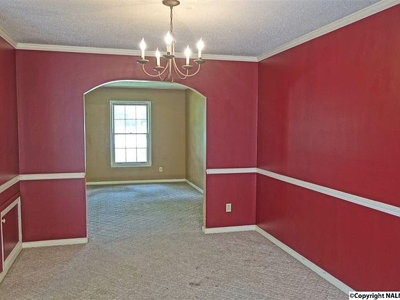 5th image of 639 Versailles Dr SE