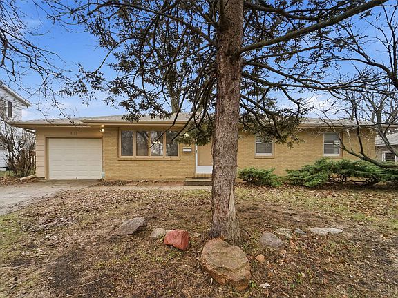3rd image of 1301 SW Kenworthy Dr