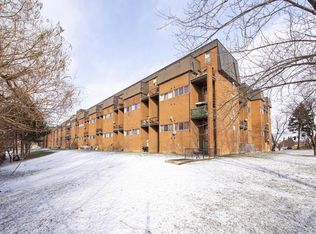 7170 Darcel Ave #345, Mississauga, ON L4T 3T5