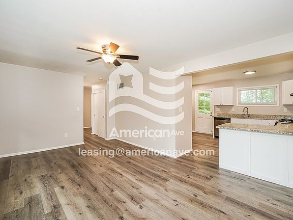 852732_004_living_room_13938047.jpg