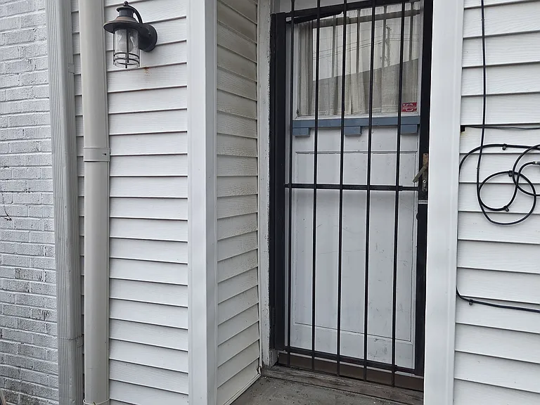 5015 La Salle St — Photo 1