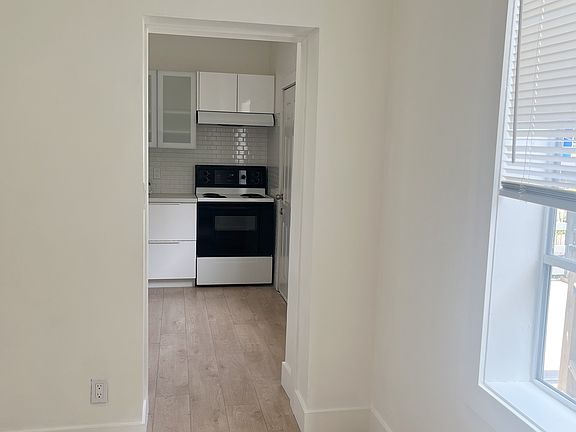 3rd image of 236 Princess Ave