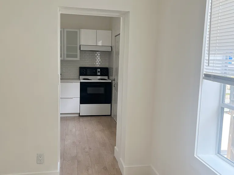 236 Princess Ave — Photo 3