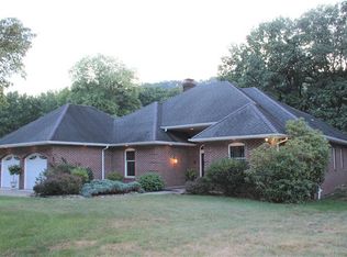 80 River Forest Dr, Freeport, PA 16229