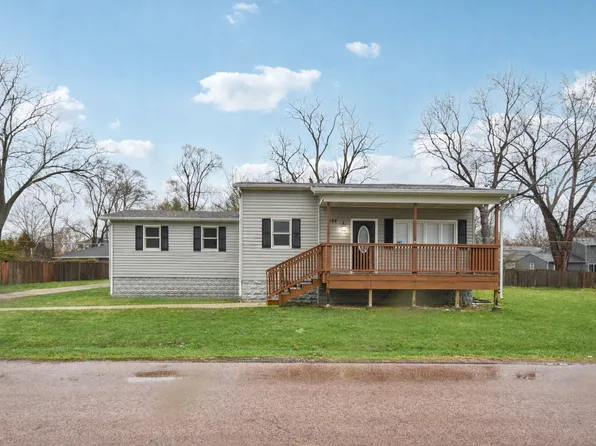 402 Lily Ln, Lakemoor, IL 60051