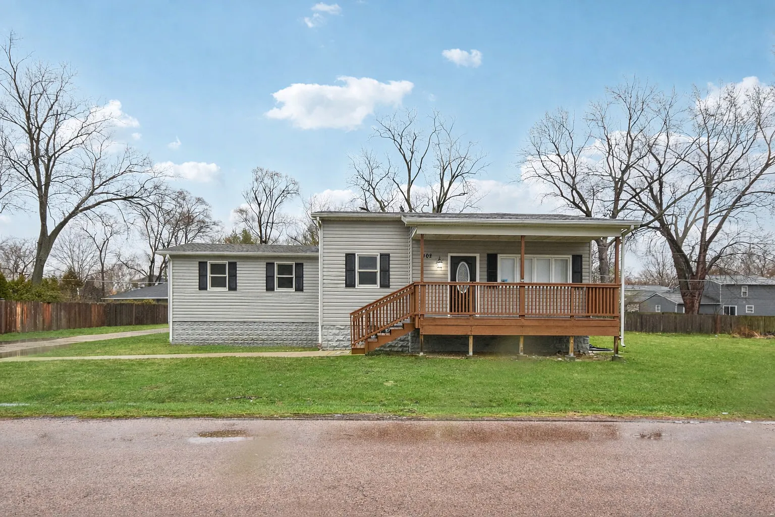 402 Lily Ln photo 1